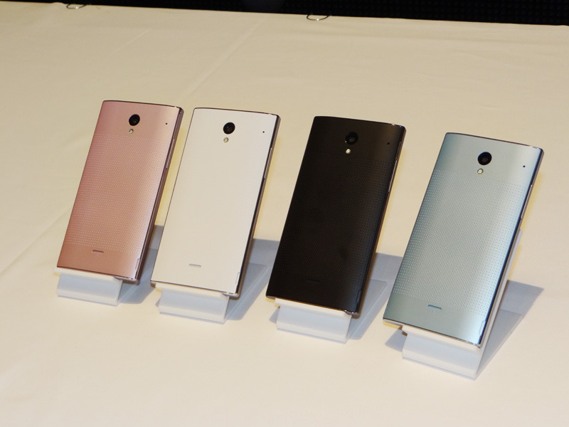 AQUOS CRYSTALは4色バリエーション展開