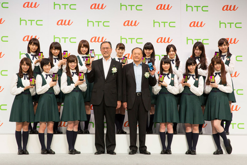 「HTC J butterfly」の新製品発表会に出席した乃木坂46