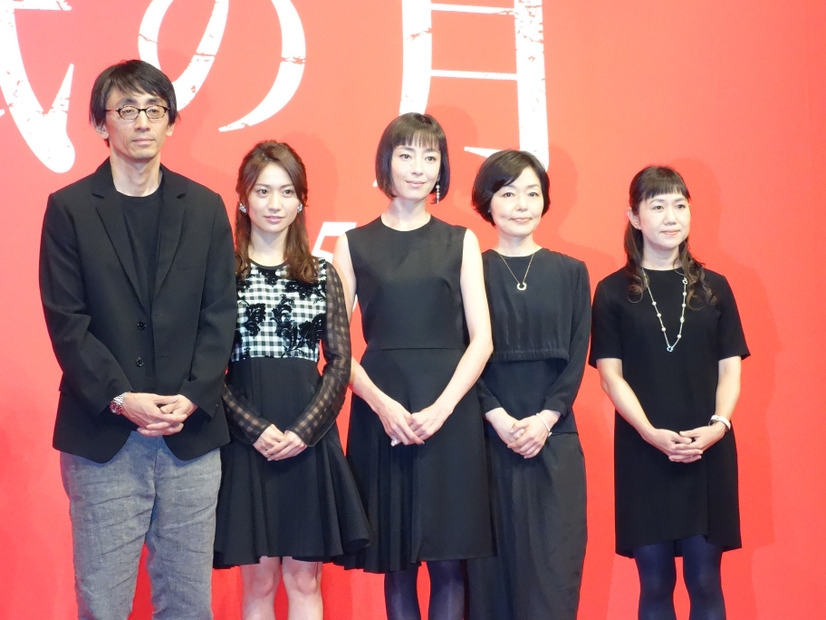 左から吉田大八監督、大島優子、宮沢りえ、小林聡美、原作の角田光代