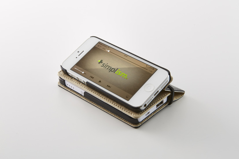 トリニティ、iPhone 5s/5 2台を収納できる手帳型フリップケース