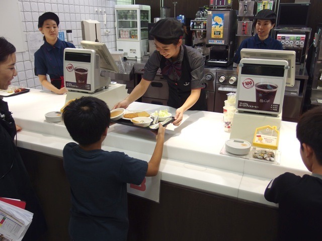 設計図の食材を用意してもらって、自分で“組み立てる”
