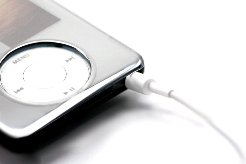 　TUNEWEARは21日、ハードシェルケース「TUNESHELL」シリーズの新製品として前面にミラーフェイス、背面にブラックバックを採用した第3世代iPod nano用「TUNESHELL Mirror for iPod nano」を発売した。