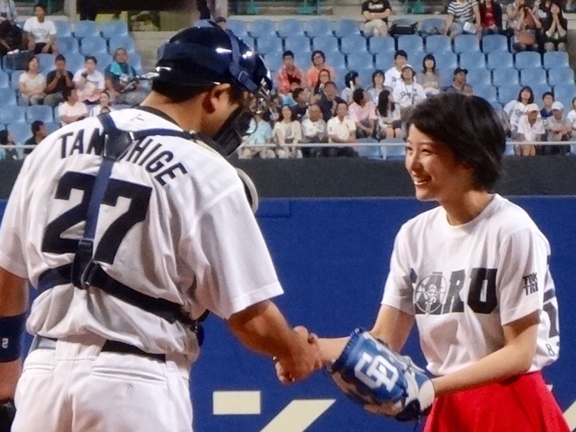中日ドラゴンズー横浜DeNA戦で始球式を務めた清野菜名