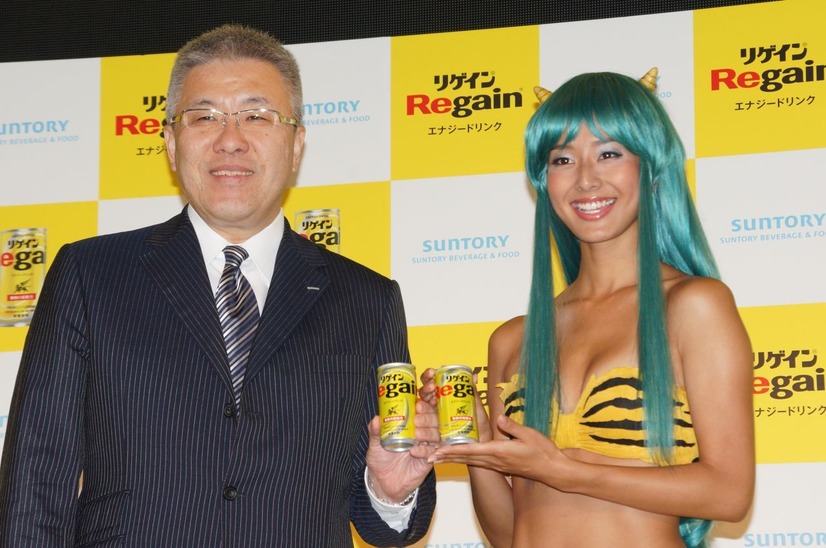 リゲインエナジードリンクCM発表会に出席したサントリー食品インターナショナルの食品事業本部ブランド戦略部長北川廣一氏