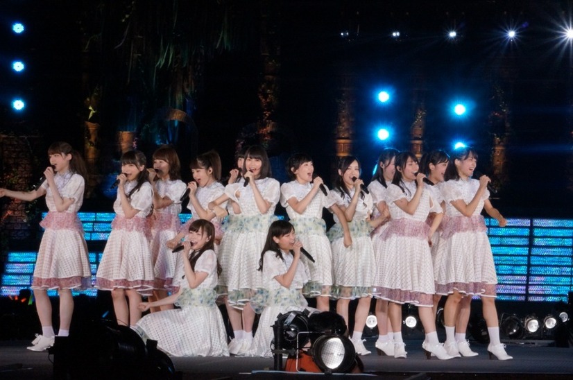 乃木坂46のツアー「真夏の全国ツアー2014 東京公演」に、活動休止中のメンバー生田絵梨花がサプライズ出演