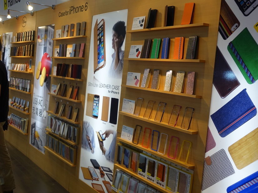 iPhone 6対応製品ばかりが展示