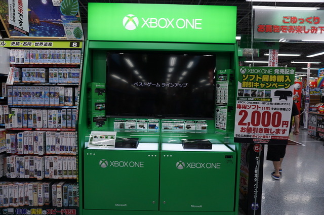 【Xbox One発売特集】発売当日をフォトレポート、開店前の秋葉原ヨドバシカメラに並ぶファン