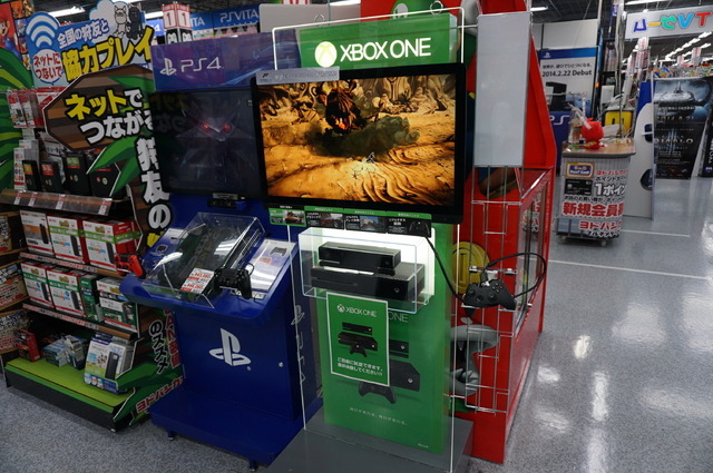 【Xbox One発売特集】発売当日をフォトレポート、開店前の秋葉原ヨドバシカメラに並ぶファン