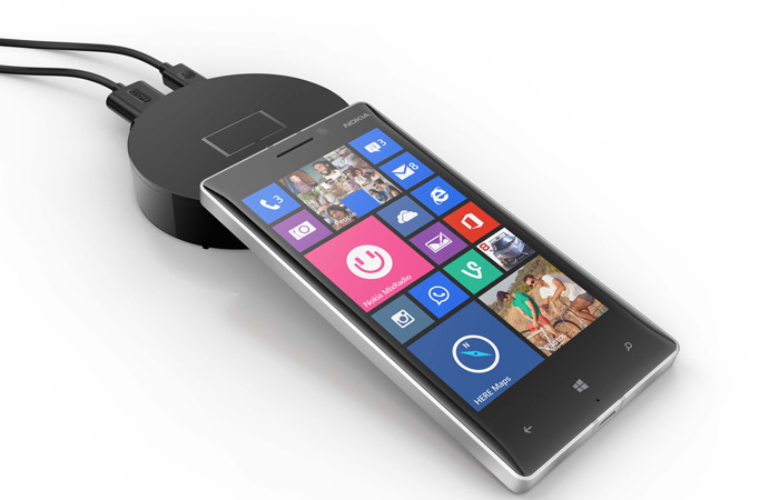 Lumia専用のMiracastアダプタ「HD-10」