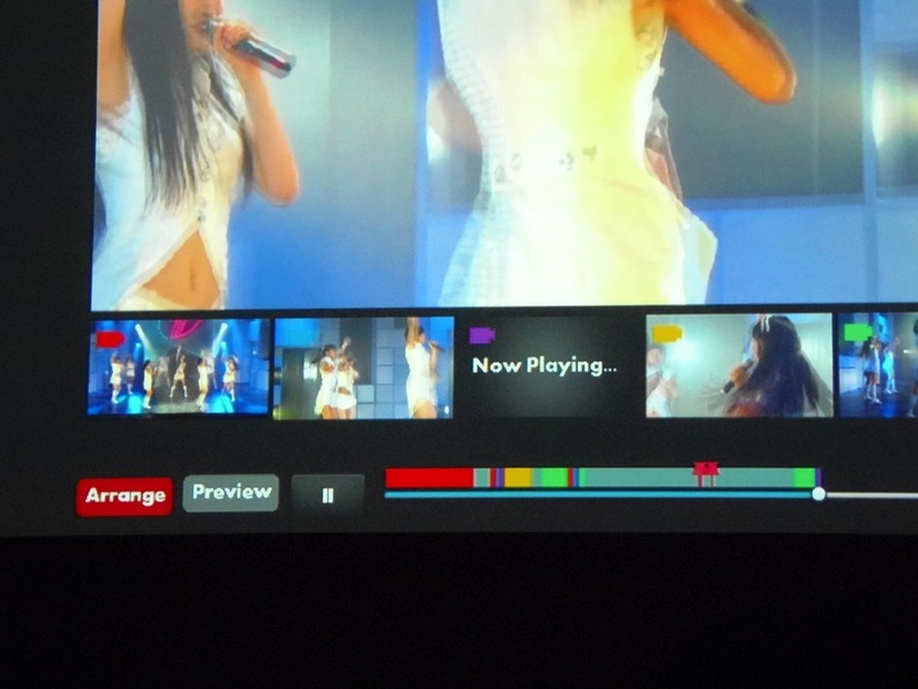 VIXTによる視点の切り替え。ウェブブラウザのUI上に表示された動画サムネイルをクリックすると、選択した視点の動画が大画面に切り替わる。下部スクロールバーの色が変わるため、切り替えのポイントも分かる。