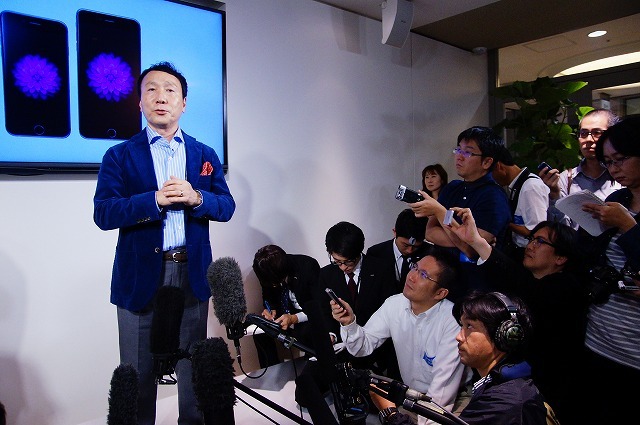 販売競争に勝つというより、「お客様がネットワークやサービスを考え、ドコモと長く付き合う方法を考えていきたい」と話す加藤社長。