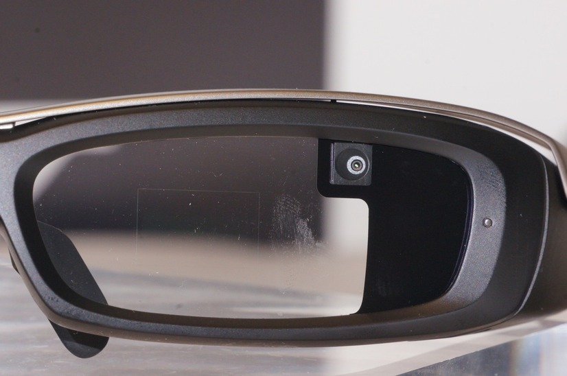 ソニーが開発した透過式メガネ型端末「SmartEyeglass（スマートアイグラス）」