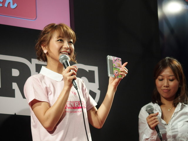 【TGS 2014】スマホゲームを遊んでプレイ動画を投稿！ タレントの鈴木奈々さんも参戦したCyberZブースレポート