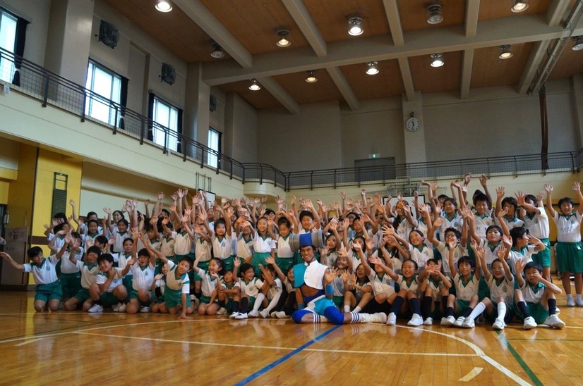 小島よしおの特別授業　《撮影　椿山和雄》