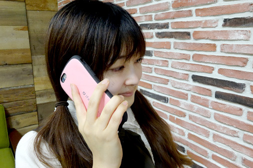 実際に電話する（フリ）と…「ちょっと大きいかも。」