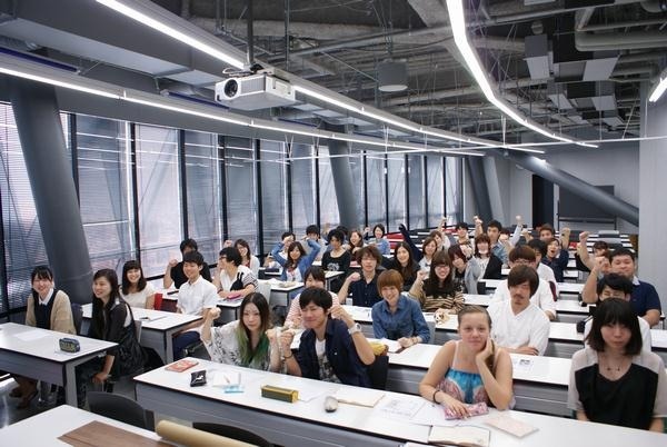 名古屋モード学園でのオリエンテーション