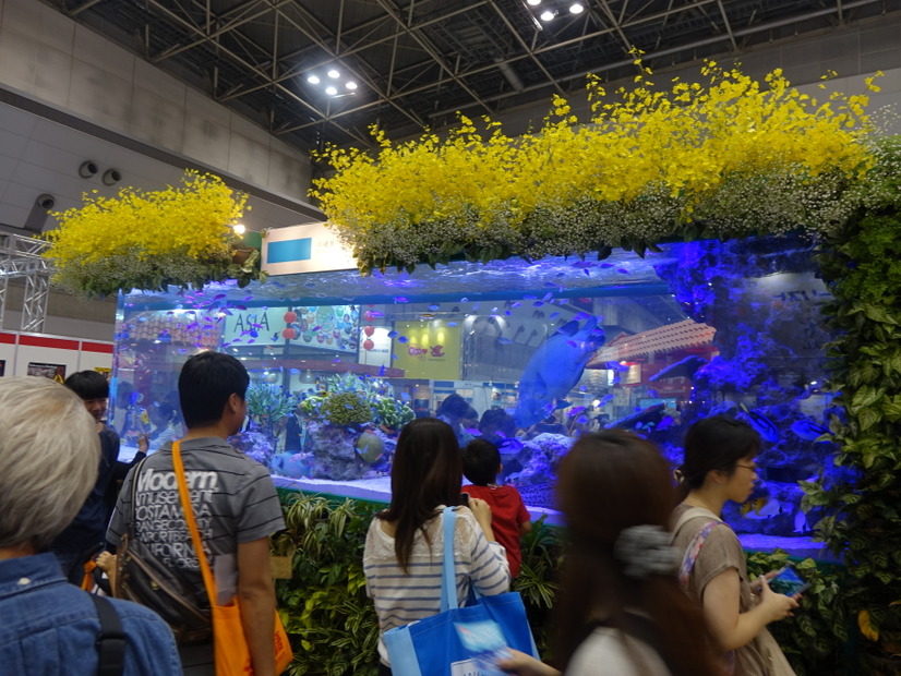 【ツーリズムEXPOジャパン】にぎわう沖縄ブース！泡盛の女王や「美ら海水族館」