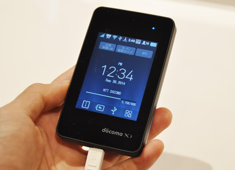 4,880mAhの大容量バッテリを搭載し、スマホへの給電が可能な「Wi-Fi STATION L-01G」