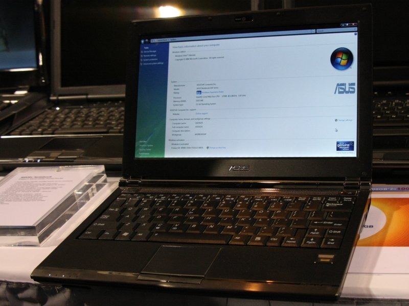 OSはWindows Vistaが入っていた。デモ機は指紋認証ユーザーと通常ユーザーと二つ用意されていた