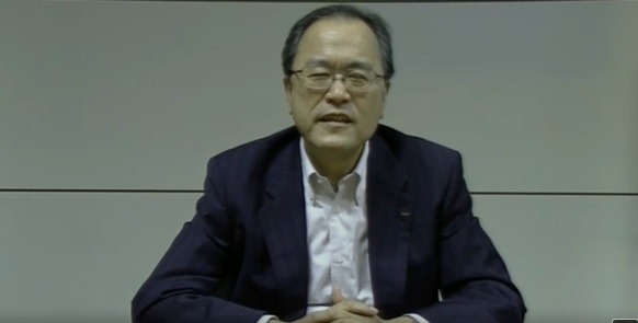 イベントのビデオレターで発売を明かしたKDDI田中孝司社長