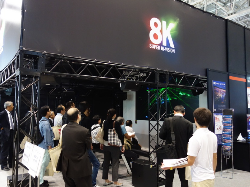 NHKでは8K収録の番組をデモ