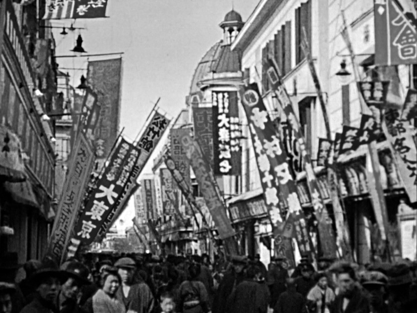 『カラーでよみがえる東京 』　浅草六区の賑わい（1917～21年頃）