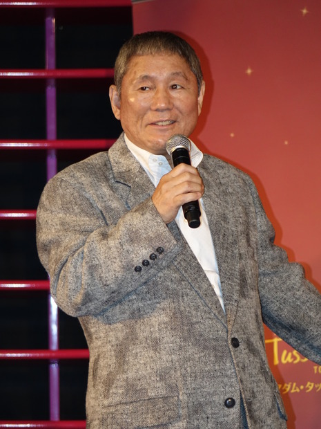 ビートたけしの等身大フィギュアとたけし本人