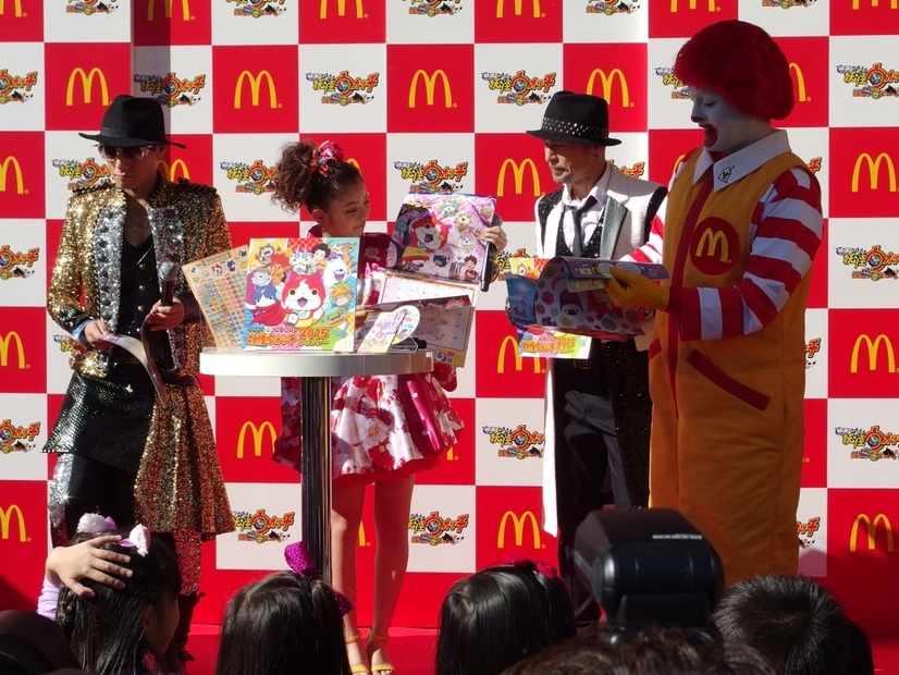 「マクドナルドオリジナル 妖怪ウォッチカレンダー2015」発表会