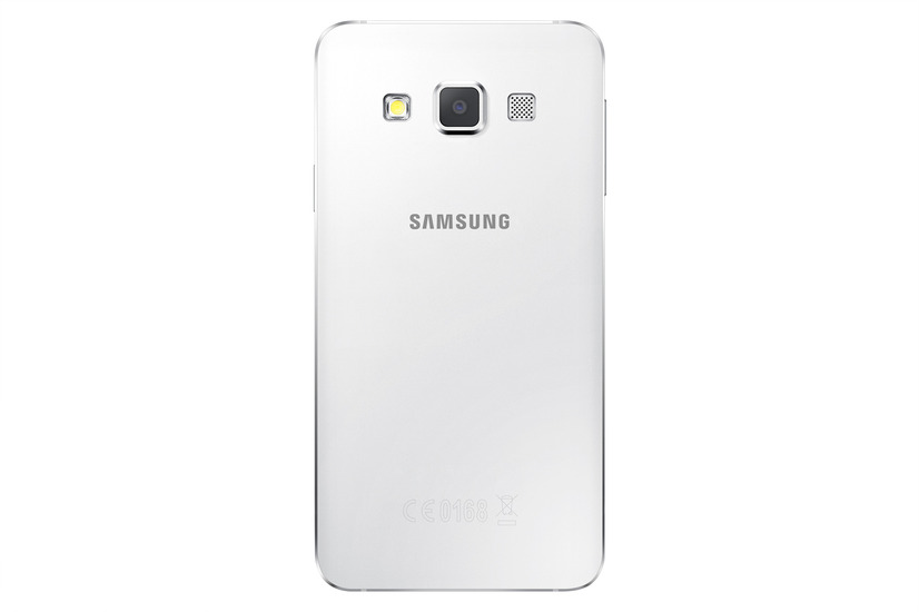 「Galaxy A3」のメインカメラは800万画素