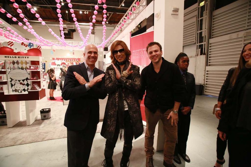 YOSHIKI、ロスでハローキティの公式テーマソングを披露