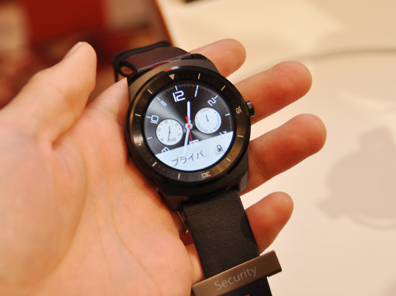 auは「LG G Watch R」を12月に発売する