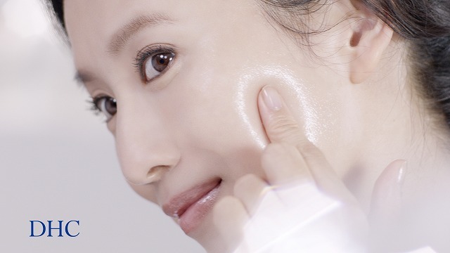 DHC新コマーシャルに登場した戸田菜穂