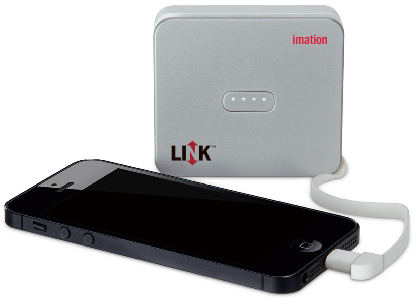 iPhoneなどのiOS機器に接続してデータ保存と充電が行える「LINK Power Drive」