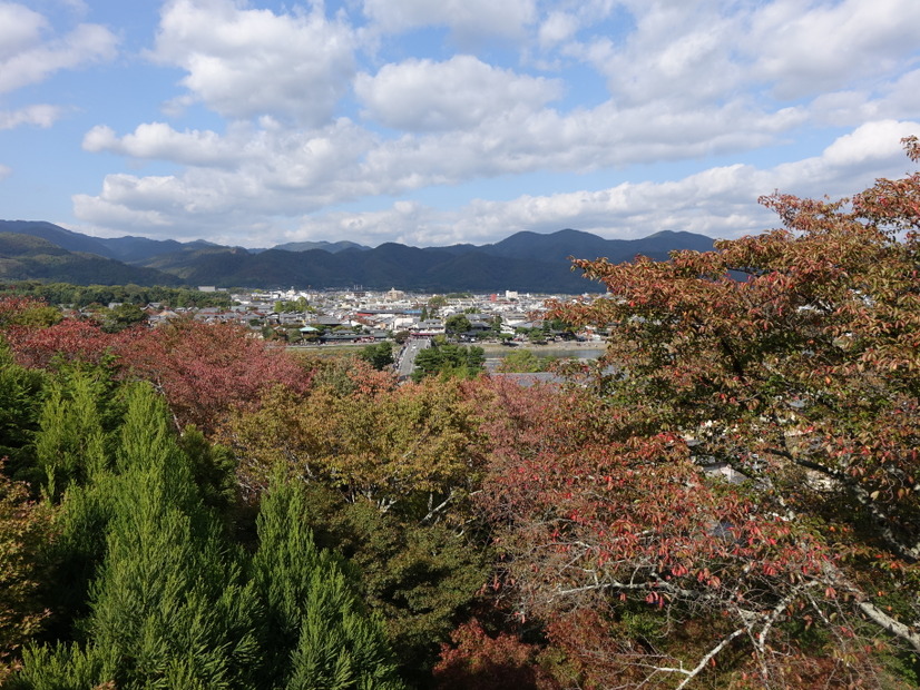 法輪寺は山の中腹にあるため、眺めも抜群