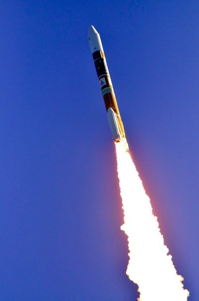 H-IIAロケット25号機打上げ　(c) JAXA