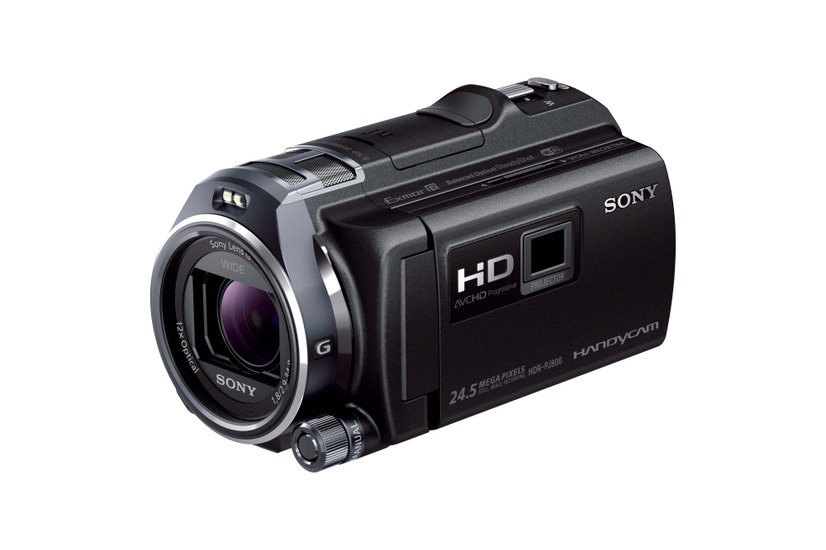 プロジェクター機能も内蔵するソニー「ハンディカム HDR-PJ800」ブラックモデル