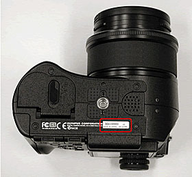 　オリンパスは27日、最上位デジタルカメラ「CAMEDIA C-8080 Wide Zoom」の一部製品で、Exif情報の誤りと、特定の操作手順を行なった場合にAFが動作しなくなる不具合を発表、修正ファームウェアを公開した。