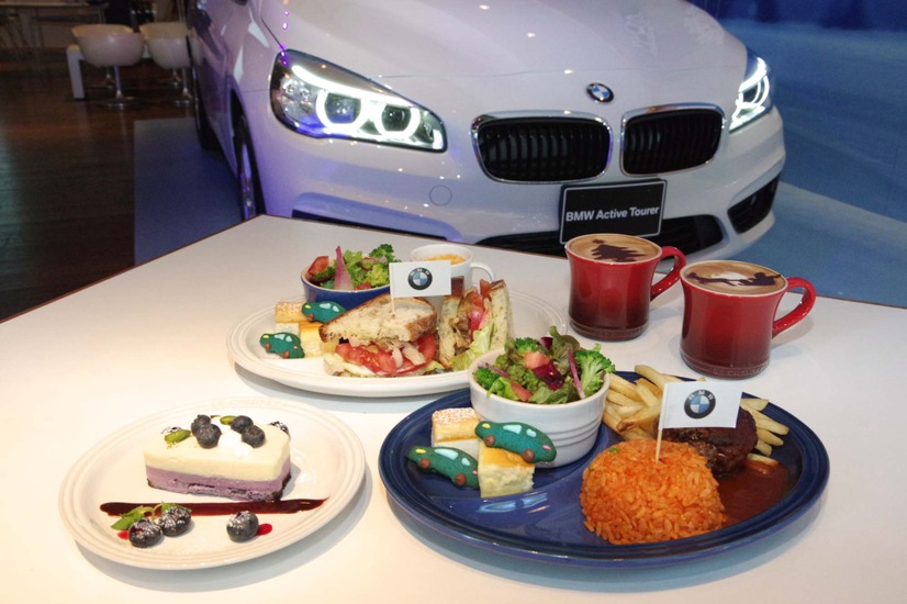 東京・六本木ヒルズカフェ/スペースに期間限定オープンする「The Blue Christmas Cafe by BMW」