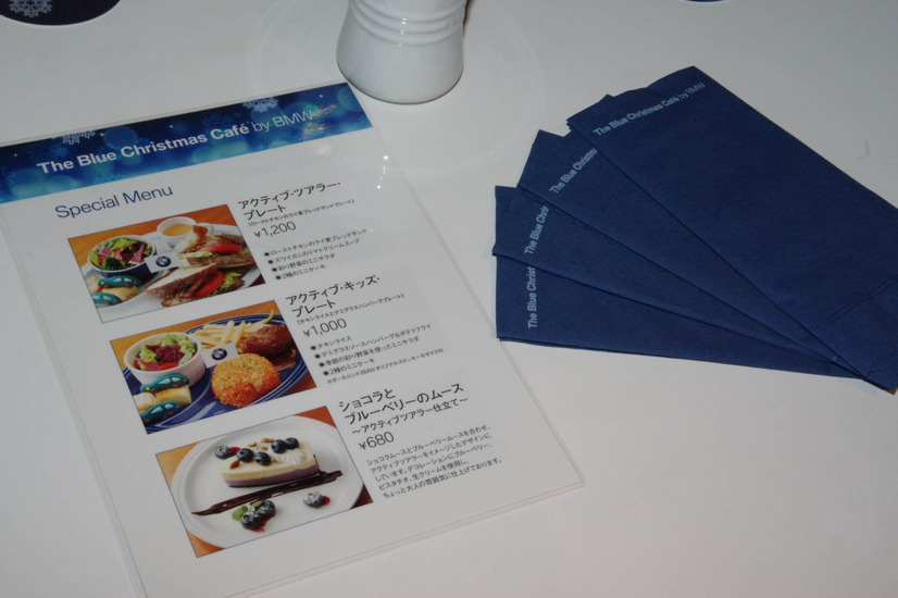 東京・六本木ヒルズカフェ/スペースに期間限定オープンする「The Blue Christmas Cafe by BMW」