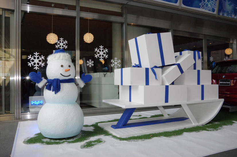 東京・六本木ヒルズカフェ/スペースに期間限定オープンする「The Blue Christmas Cafe by BMW」