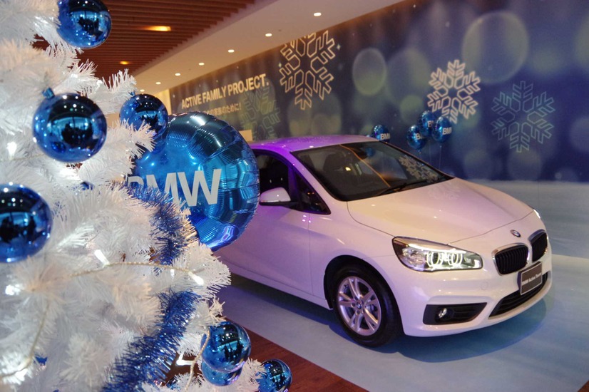 東京・六本木ヒルズカフェ/スペースに期間限定オープンする「The Blue Christmas Cafe by BMW」