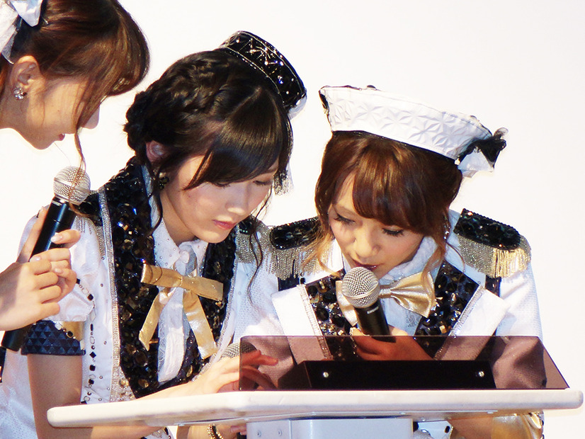 高橋みなみ、渡辺麻友、柏木由紀、小嶋陽菜