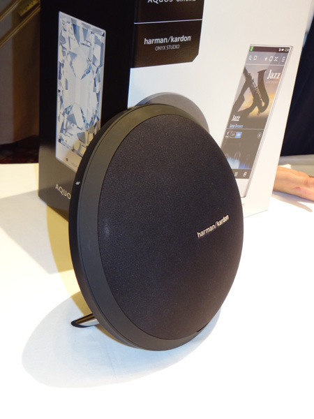 AQUOS CRYSTALに同梱される「harman/kardon ONYX STUDIO」