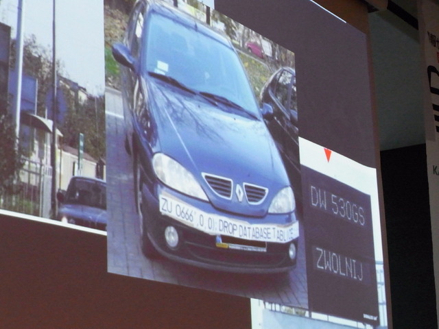 ジェフ・モス氏講演のスライドの一枚、自動車のナンバーを録画するビデオ監視システムにSQL攻撃をしかける方法