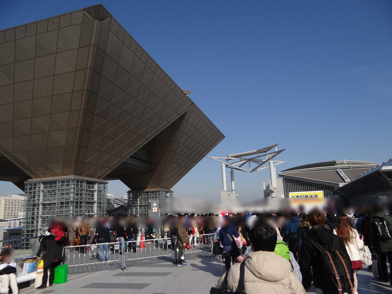 今年の冬も初日から大勢の来場者が集まった