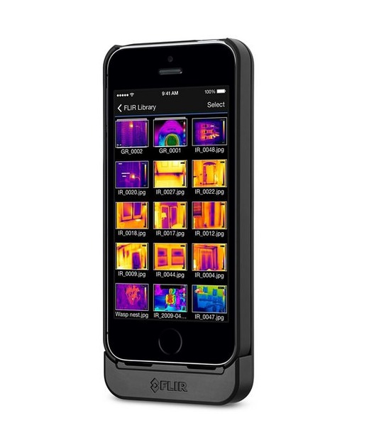 基本的にはiPhoneの背面へ装着するカメラユニット。サーマルレンズは背面中央に位置する（画像はアップルストアより）。