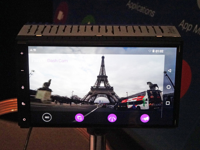 【CES15】Parrot、CarPlayとAndroid autoに両対応したAndroid車載器「RNB6」を公開