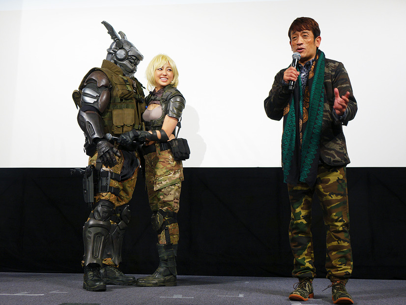 【フォトレポート】菊地亜美がコスプレで動作拡大スーツを操縦！