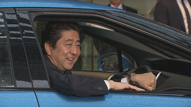 首相官邸で行われた『MIRAI』の納車式