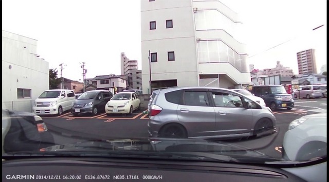 パーキングモードで異常を検知して保存された映像。このように知覚を車両や人が通るたびに検知され、保存されてしまう。